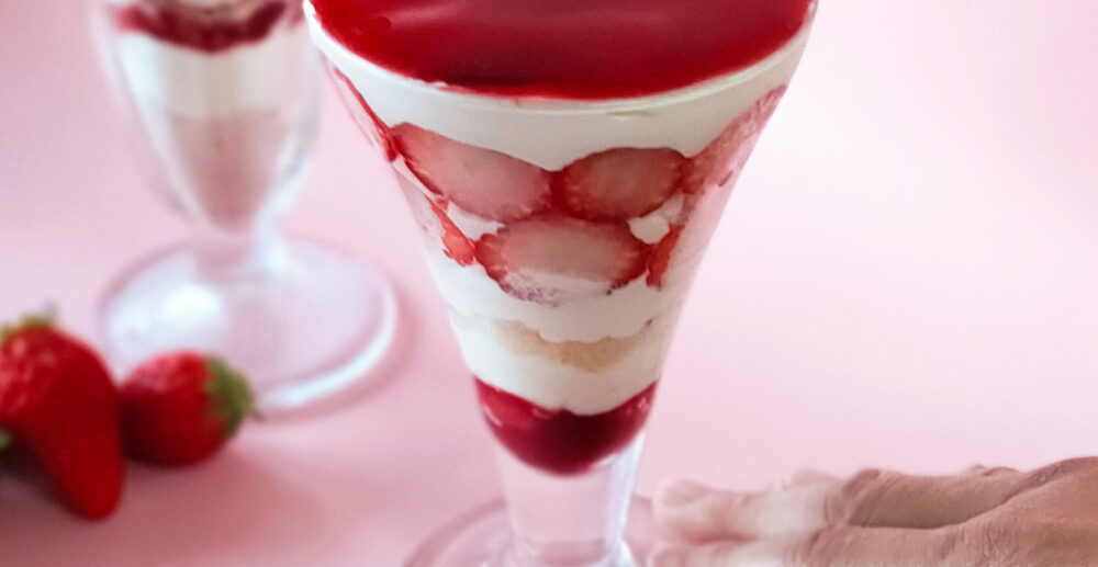 新作の苺パフェが登場！！！